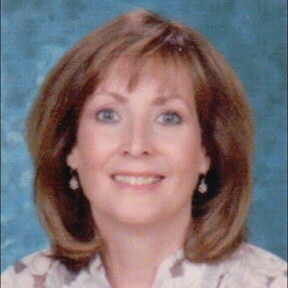 Meet your Posher, Leslie - Picture 2 of 2